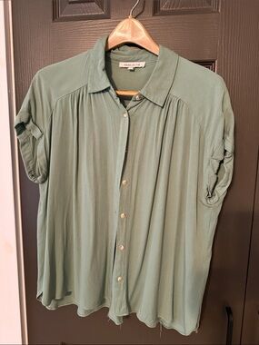 Rose & Olive Sage Green Short-Sleeve Button-Down Shirt